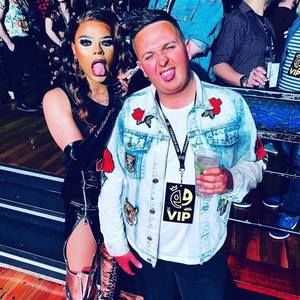 Meet your Posher, Tay